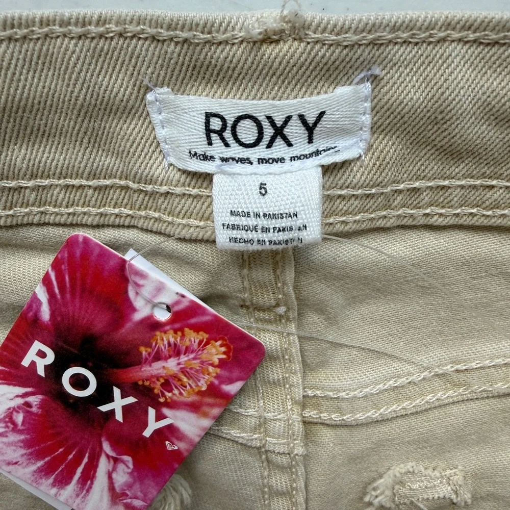 Roxy “Life is Short” Cream/Tan Shorts – Size 5 (NWT)